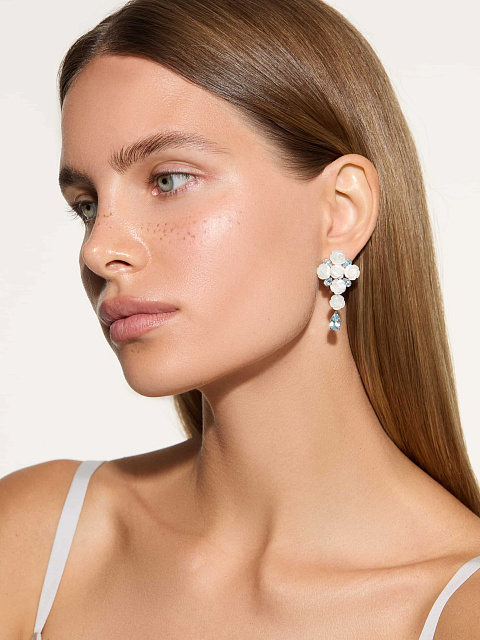 Серьги из белого золота с резным перламутром и топазами, 2 Серьги из белого золота с резным перламутром и топазами, 2