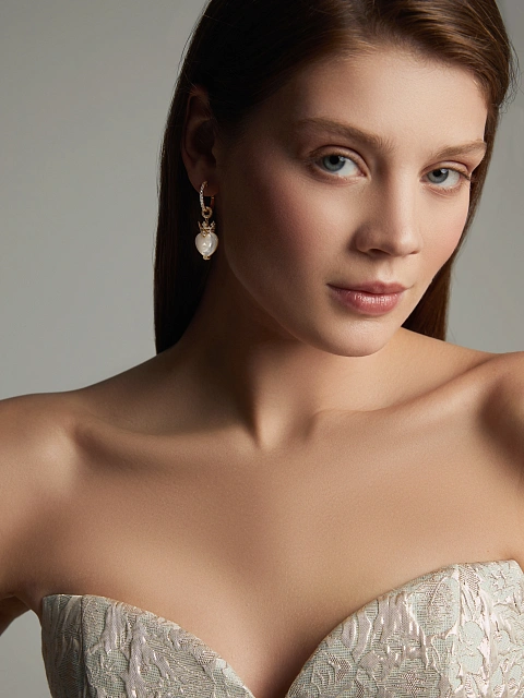 Серьги из желтого золота с перламутром и бриллиантами, 3