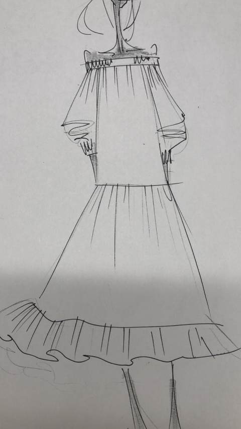 Платье из белой вискозы с рисунком,открытыми плечами,оборкой,длиный рукав на резинки, юбка с воланом, 1