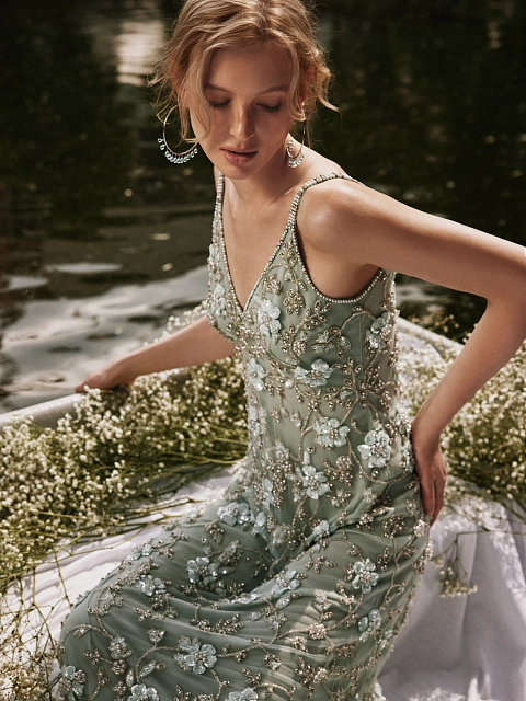 Зеленое платье-макси из шифона с вышивкой и перьями, 6