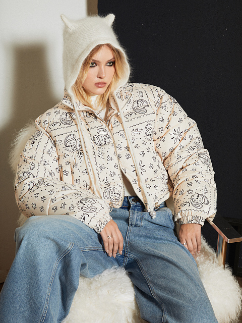 Молочный укороченный пуховик с узором «пейсли», 8