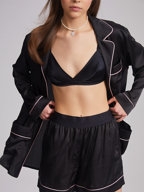 Черная шелковая пижама с розовым кантом, 8