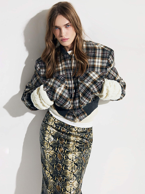 Темно-коричневый укороченный бомбер в клетку, 2