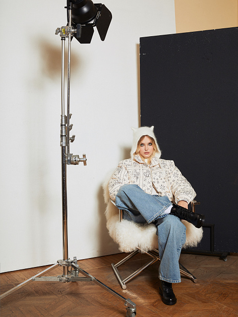 Молочный укороченный пуховик с узором «пейсли», 9