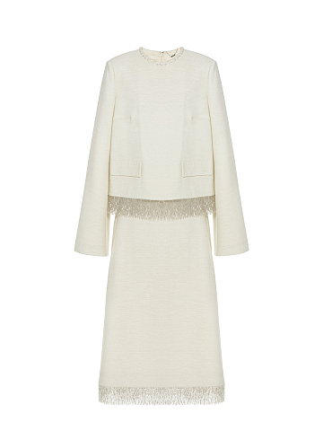 Молочный костюм из жакета и юбки-миди с бахромой из бисера, 1