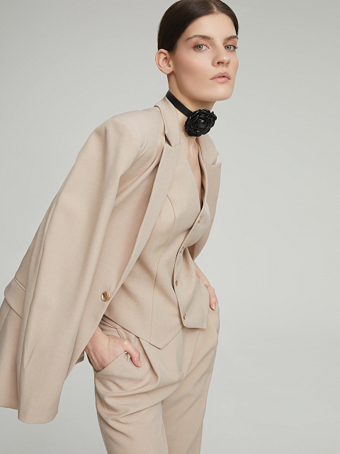 Бежевый костюм-тройка из вискозы, 10 Бежевый костюм-тройка из вискозы, 10
