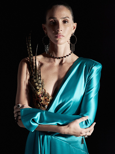 Бирюзовое платье из шелка с перьями, 6