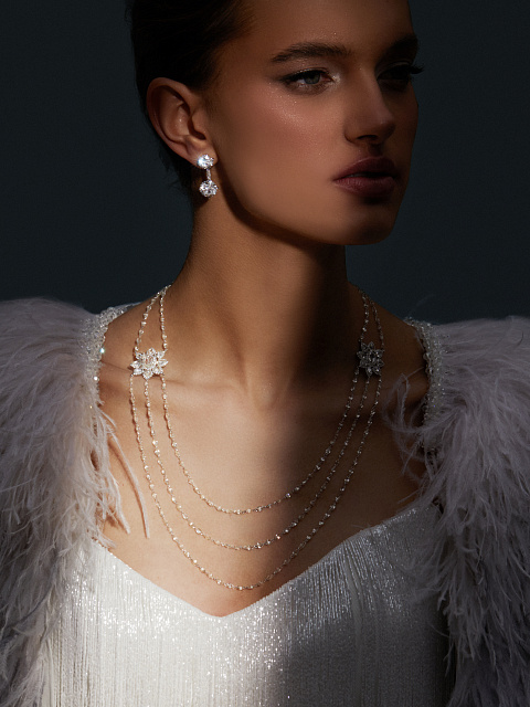 Колье из белого золота с бриллиантами огранки «бриолет» и огранки «груша», 10 Колье из белого золота с бриллиантами огранки «бриолет» и огранки «груша», 10