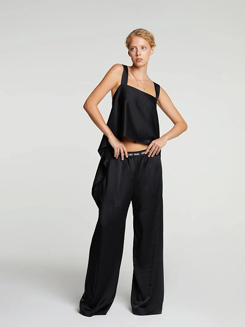 Черный атласный комплект из топа и брюк, 2 Черный атласный комплект из топа и брюк, 2