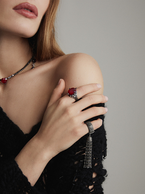 Кольцо-кисть из черненого золота с черными бриллиантами огранки «бриолет» и круглой огранки, 4 Кольцо-кисть из черненого золота с черными бриллиантами огранки «бриолет» и круглой огранки, 4