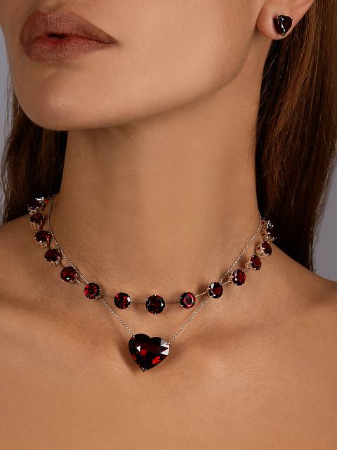 Серьги-гвоздики из белого золота с гранатами в огранке «сердце», 3 Серьги-гвоздики из белого золота с гранатами в огранке «сердце», 3