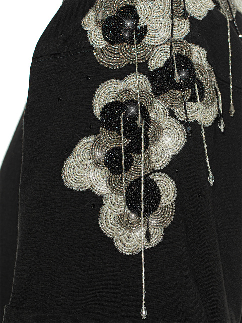 Черная хлопковая футболка с вышивкой из бисера, 3 Черная хлопковая футболка с вышивкой из бисера, 3