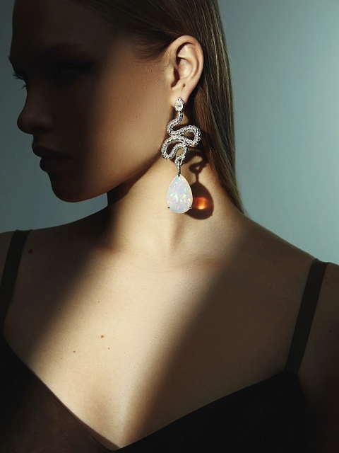 Серьги из белого золота с опалами и бриллиантами, 4