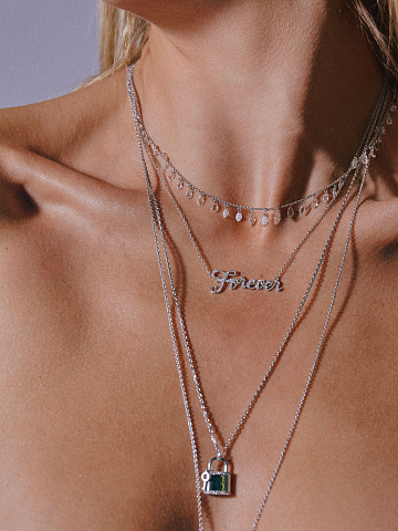 Колье с кулоном Forever из белого золота с бриллиантами, 2