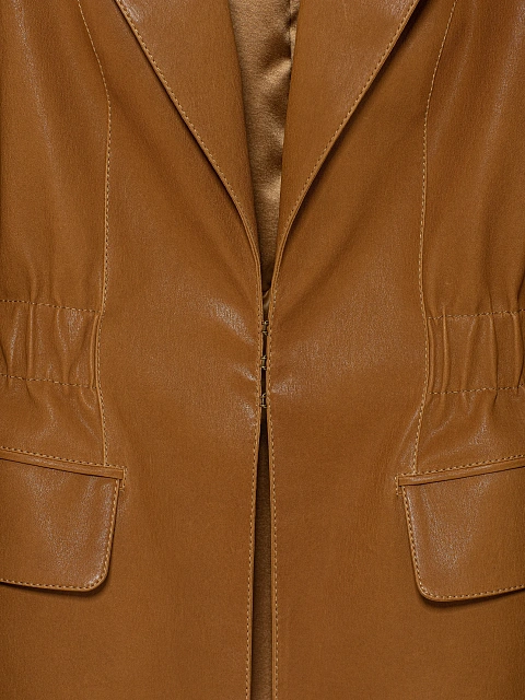 Коричневый кожаный костюм-двойка из приталенного жакета и брюк со стрелками, 4