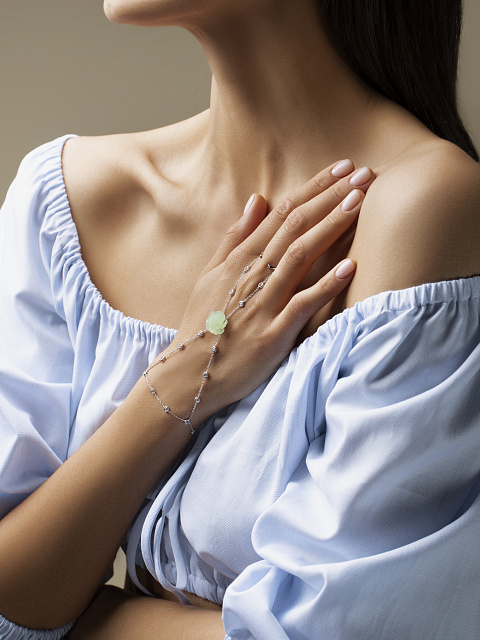 Слейв-браслет из белого золота с халцедоном, сапфирами и бриллиантами, 2