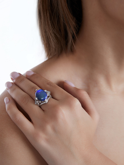 Кольцо из белого золота с овальным опалом и бриллиантами круглой огранки, 4