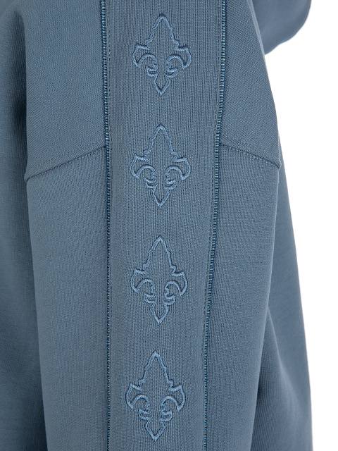 Серо-голубой трикотажный костюм с вышивкой в виде лилий, 4