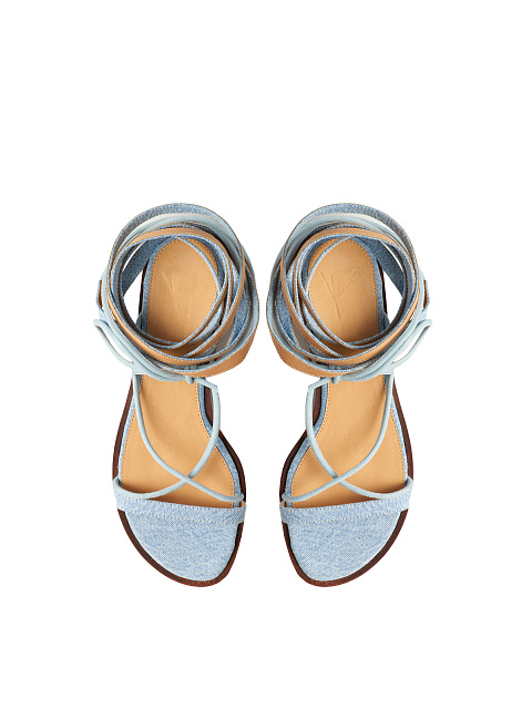 Высокие сандалии из голубого денима и кожи с завязками, 4