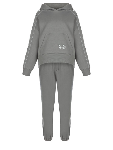 Серый трикотажный костюм с белой вышивкой, 1