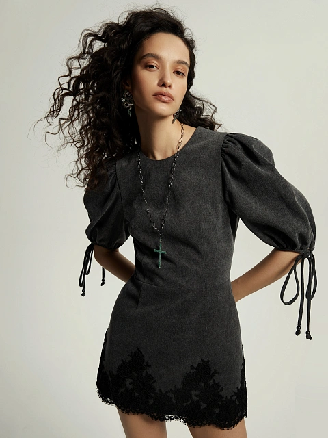 Темно-серое платье-мини из денима с кружевом, 2