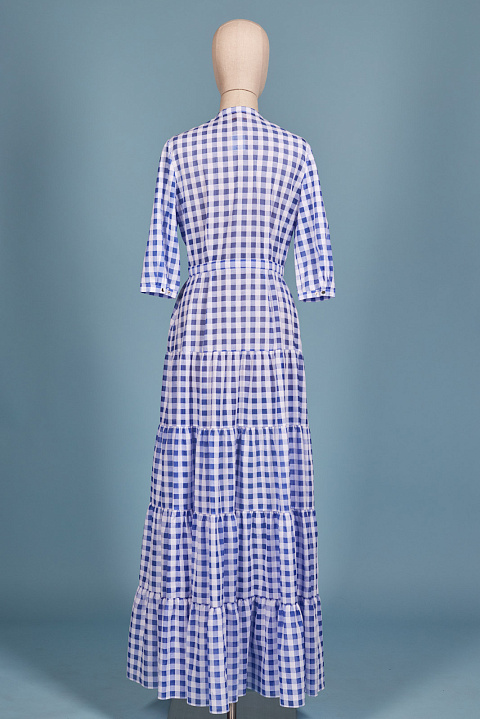 Платье-рубашка из хлопка в синию клетку, отрезная талия, четыре яруса, рукав 3/4, 1 Платье-рубашка из хлопка в синию клетку, отрезная талия, четыре яруса, рукав 3/4, 1