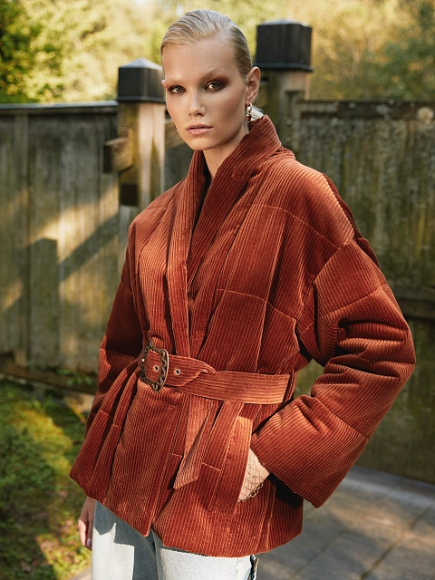 Коричневая куртка из вельвета с поясом, 4