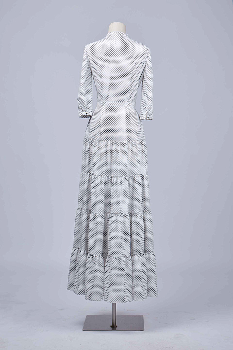 Платье-рубашка из белой вискозы  со звездочками, отрезная талия,четыри яруса, рукав 3/4, 1