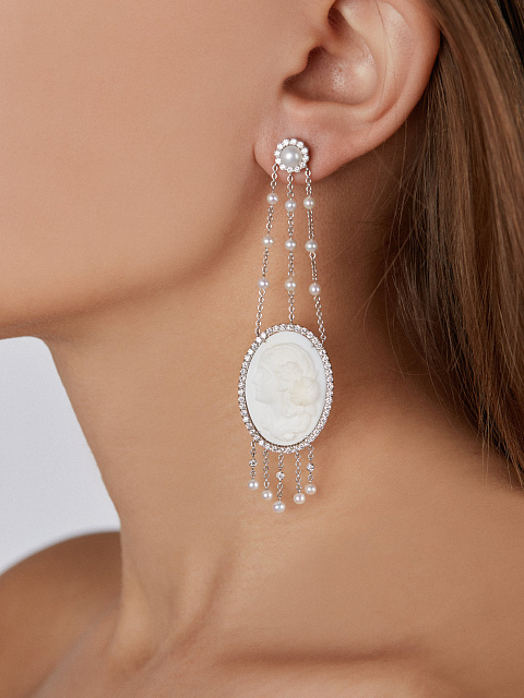 Серьги из белого золота с камеей на раковине, жемчугом и бриллиантами, 2 Серьги из белого золота с камеей на раковине, жемчугом и бриллиантами, 2