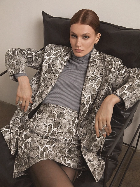 Серая юбка-мини из эко-кожи со змеиным принтом, 4 Серая юбка-мини из эко-кожи со змеиным принтом, 4