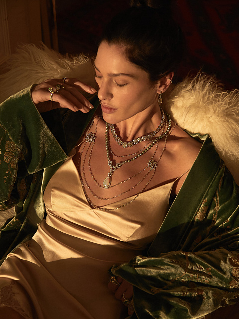 Колье из белого золота с бриллиантами огранки «бриолет» и огранки «груша», 5 Колье из белого золота с бриллиантами огранки «бриолет» и огранки «груша», 5