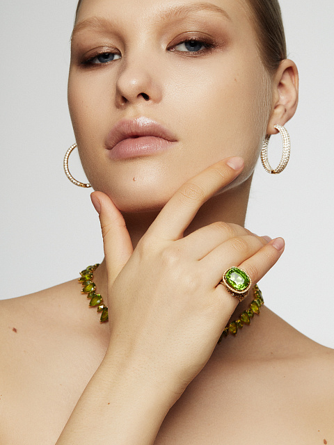 Кольцо из золота с хризолитом и желтыми бриллиантами, 8