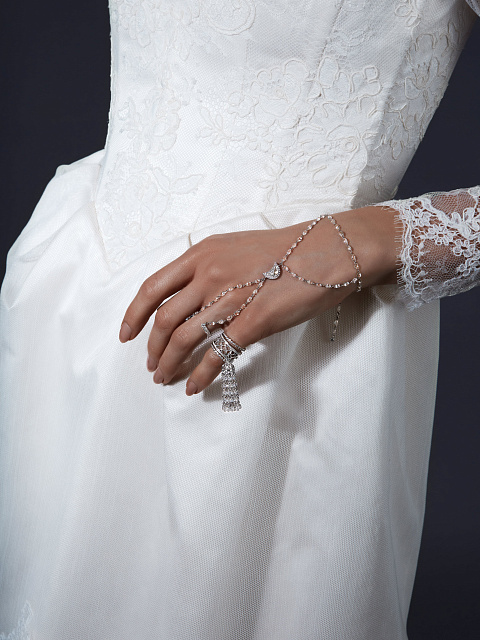 Кольцо-кисть из белого золота с бриллиантами огранки «бриолет», 4