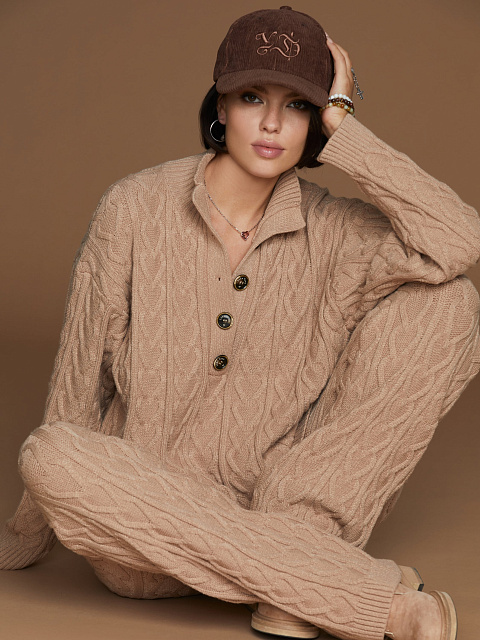 Бежевый вязаный комплект из пуловера и брюк, 8