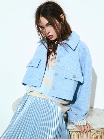 Укороченная куртка-рубашка из голубого букле, 2