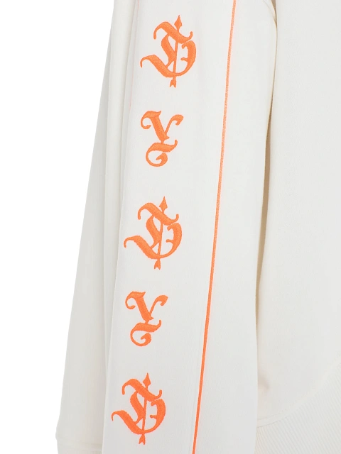 Белый костюм с укороченной толстовкой и оранжевой вышивкой, 5