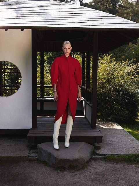 Красное пальто из шерсти, 4