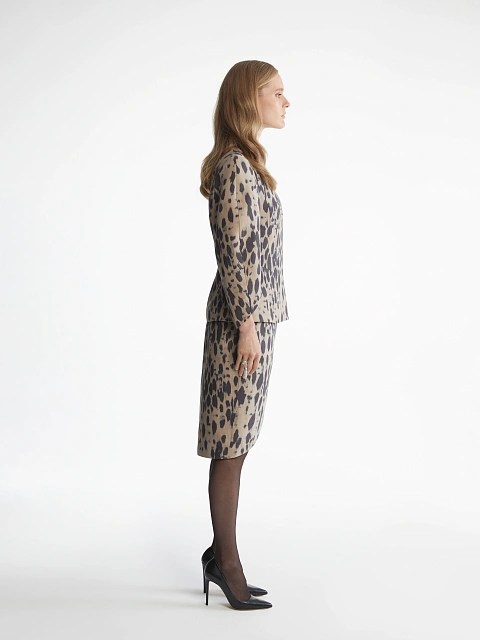 Бежевый костюм с леопардовым принтом и юбкой-мини, 4