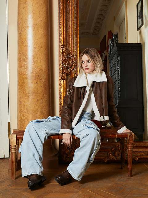 Коричневая укороченная дубленка из эко-меха, 11