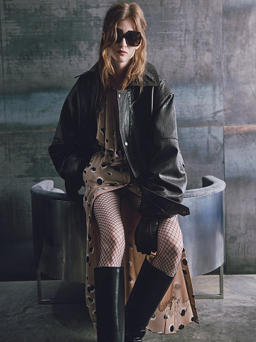 Зеленая куртка из кожи, 2