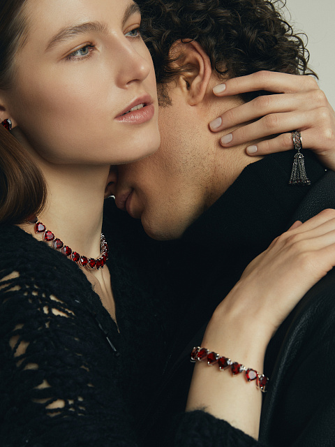 Колье из белого золота с гранатами в огранке "сердце", 4