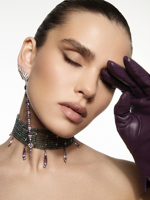 Колье-чокер из белого золота с серыми бриллиантами, аметистами и зелеными сапфирами, 2