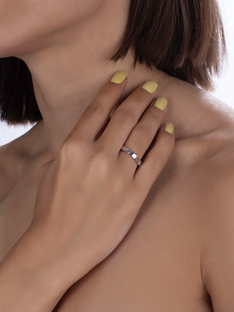 Кольцо из белого золота с бриллиантами круглой огранки, 3 Кольцо из белого золота с бриллиантами круглой огранки, 3