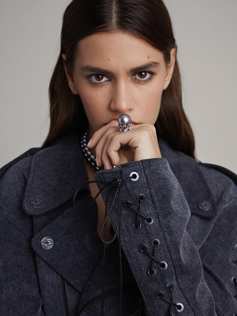 Кольцо из белого золота с черным жемчугом, бриллиантами и шпинелью, 5