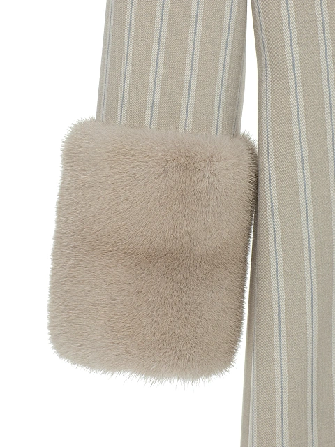 Бежевое платье в полоску с манжетами из меха норки, 4