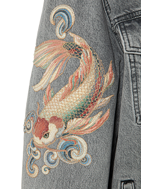 Серая джинсовая куртка с вышивкой, 6