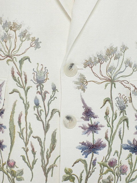 Белый костюм-тройка с цветочной вышивкой, 6