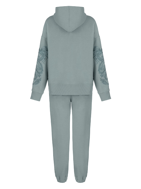 Серый костюм с голубой вышивкой на рукавах, 2