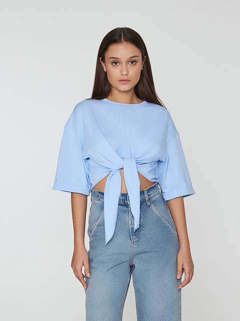 Светло-голубая укороченная футболка с узлом, 2