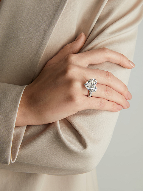 Кольцо из белого золота с бриллиантом в форме сердца, 4 Кольцо из белого золота с бриллиантом в форме сердца, 4